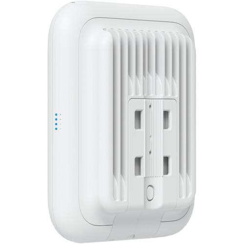 Ubiquiti UniFi U7 Outdoor 背面視圖 - PoE 供電接口, 可壁掛與桿裝, 戶外 WiFi 7 AP