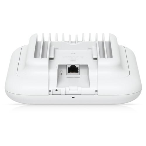 Ubiquiti UniFi U7 Outdoor 下視圖 - PoE 供電接口, 安裝固定點